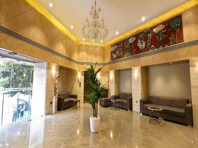 Central Beacon Hotel Surat Ngoại thất bức ảnh