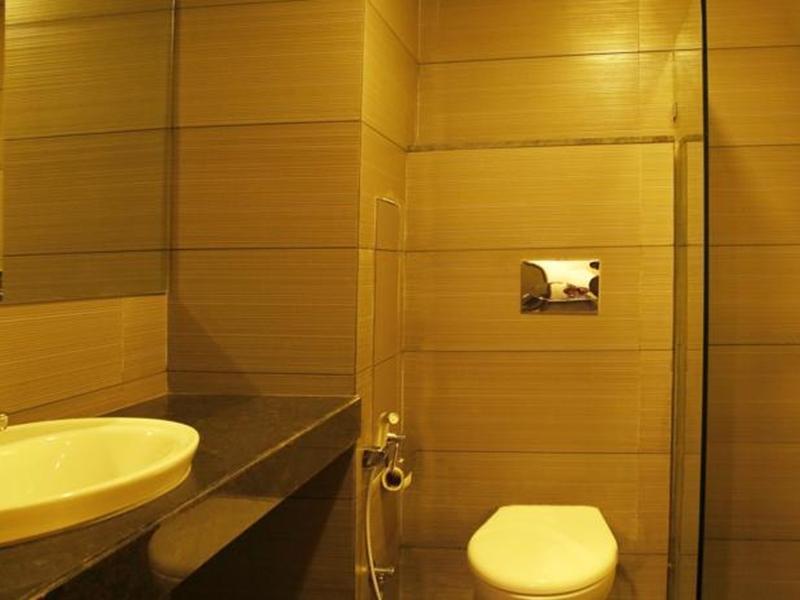 Central Beacon Hotel Surat Ngoại thất bức ảnh