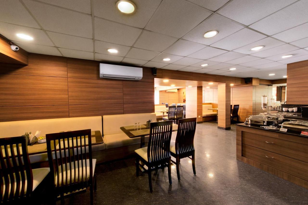 Central Beacon Hotel Surat Ngoại thất bức ảnh