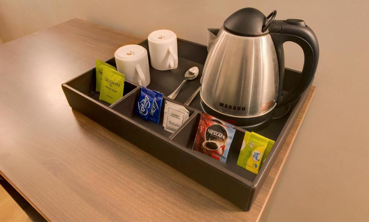Central Beacon Hotel Surat Ngoại thất bức ảnh