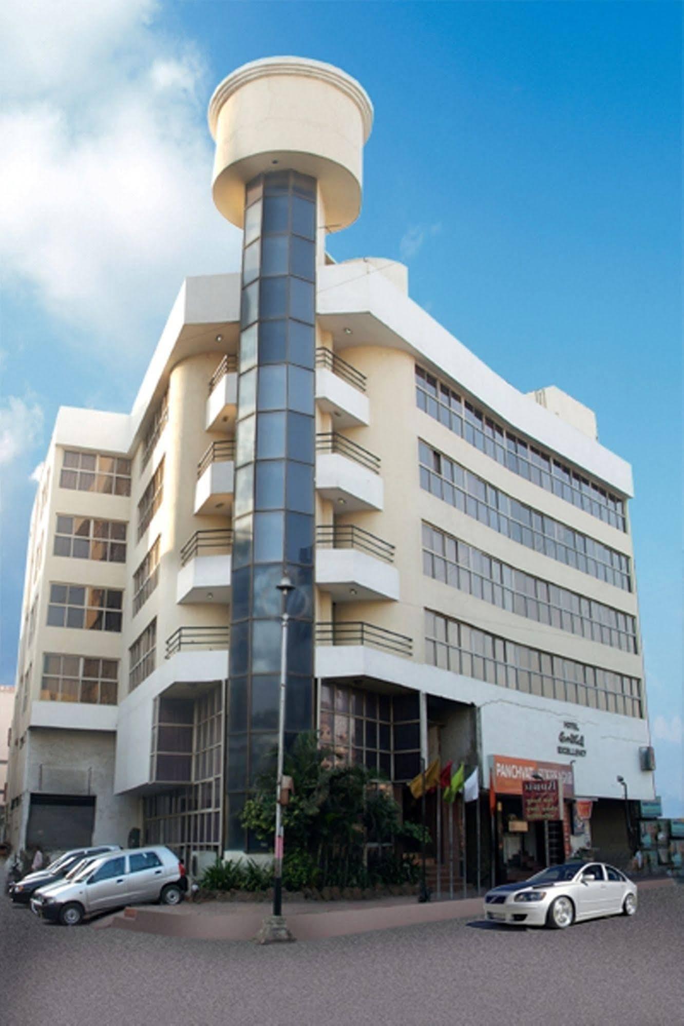 Central Beacon Hotel Surat Ngoại thất bức ảnh